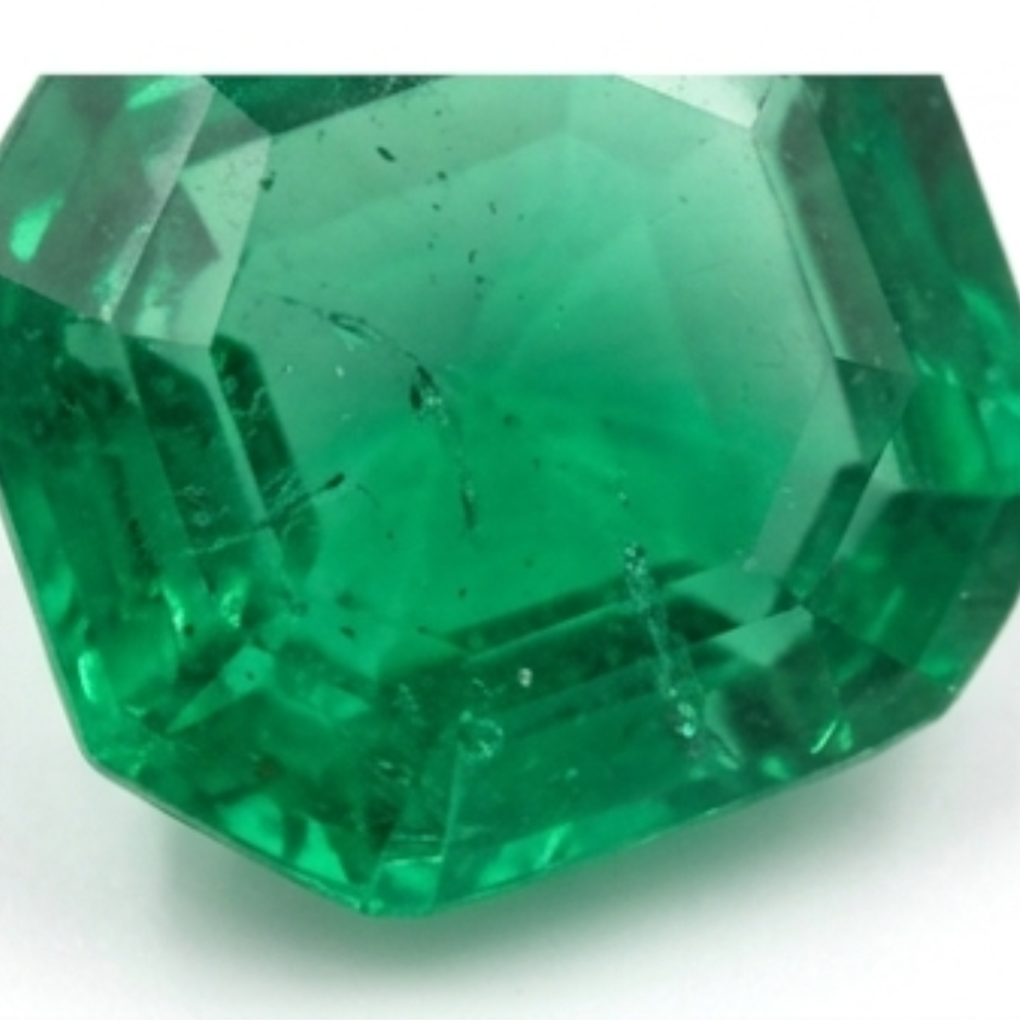 Natural Zambian Emerald (Panna) – 3000 Carat Premium Gemstone - Image 2